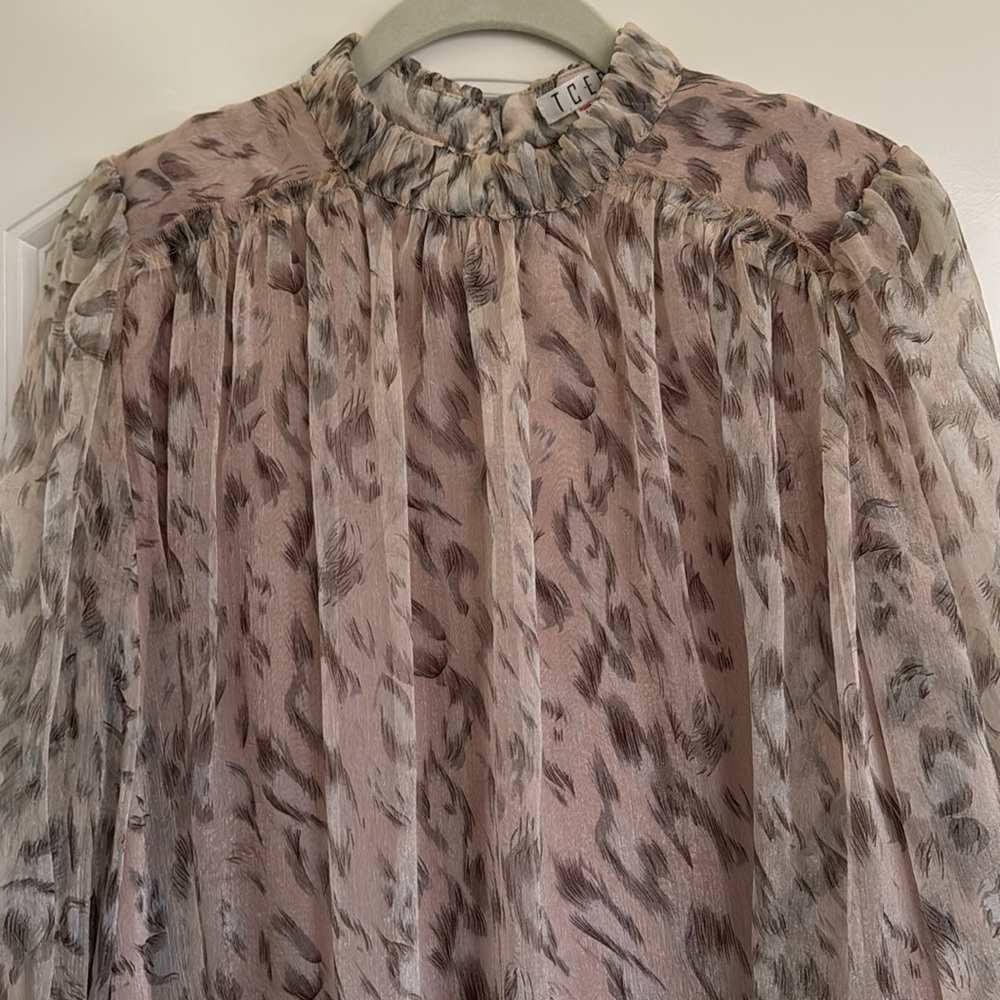 NWOT TCEC Mock Neck Elegant Women's Sheer Blouse - Pink Pattern Size S - Picture 2 of 15